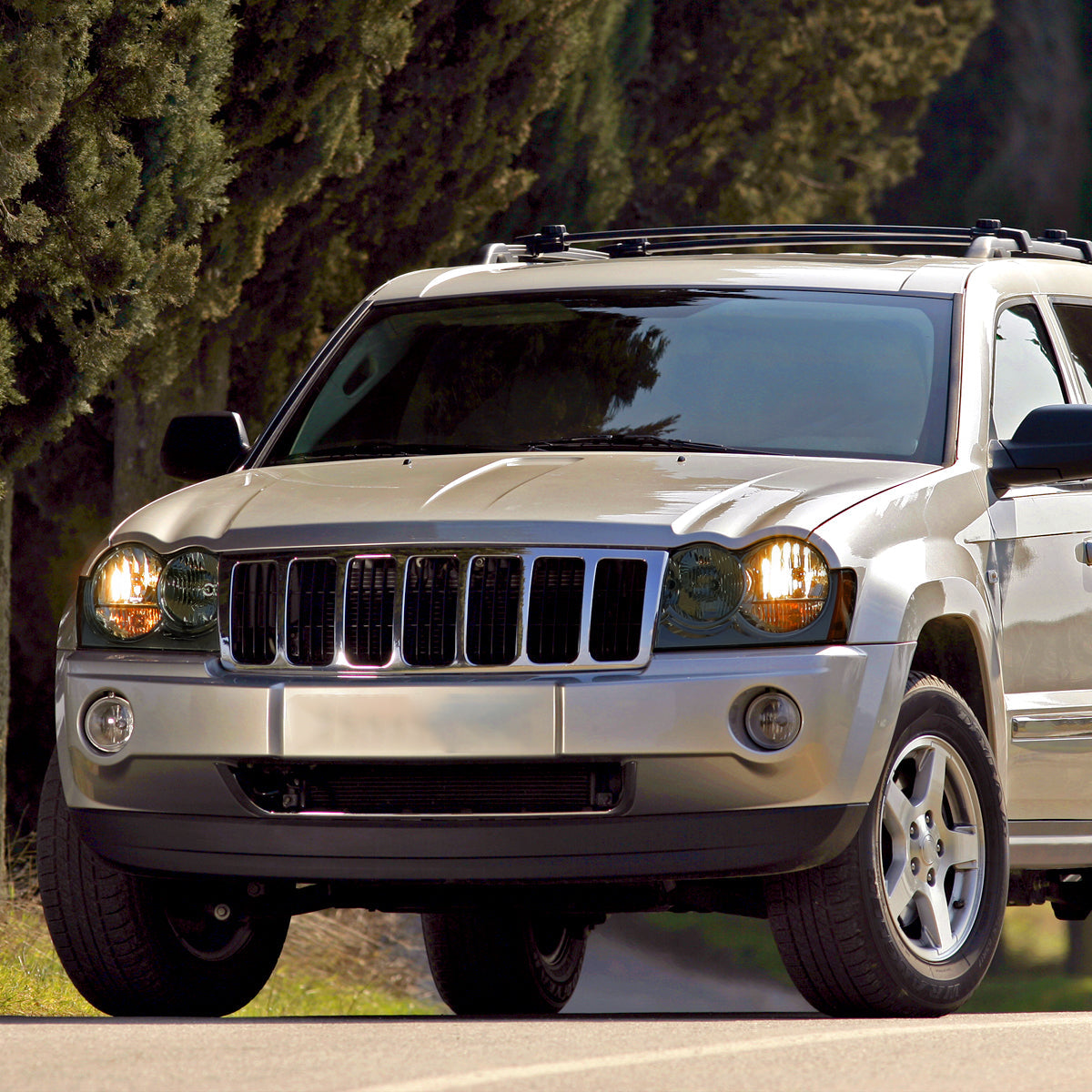 Spec-D 05-07 Jeep Grand Cherokee OE Style Chrome/ Smoked Headlights
