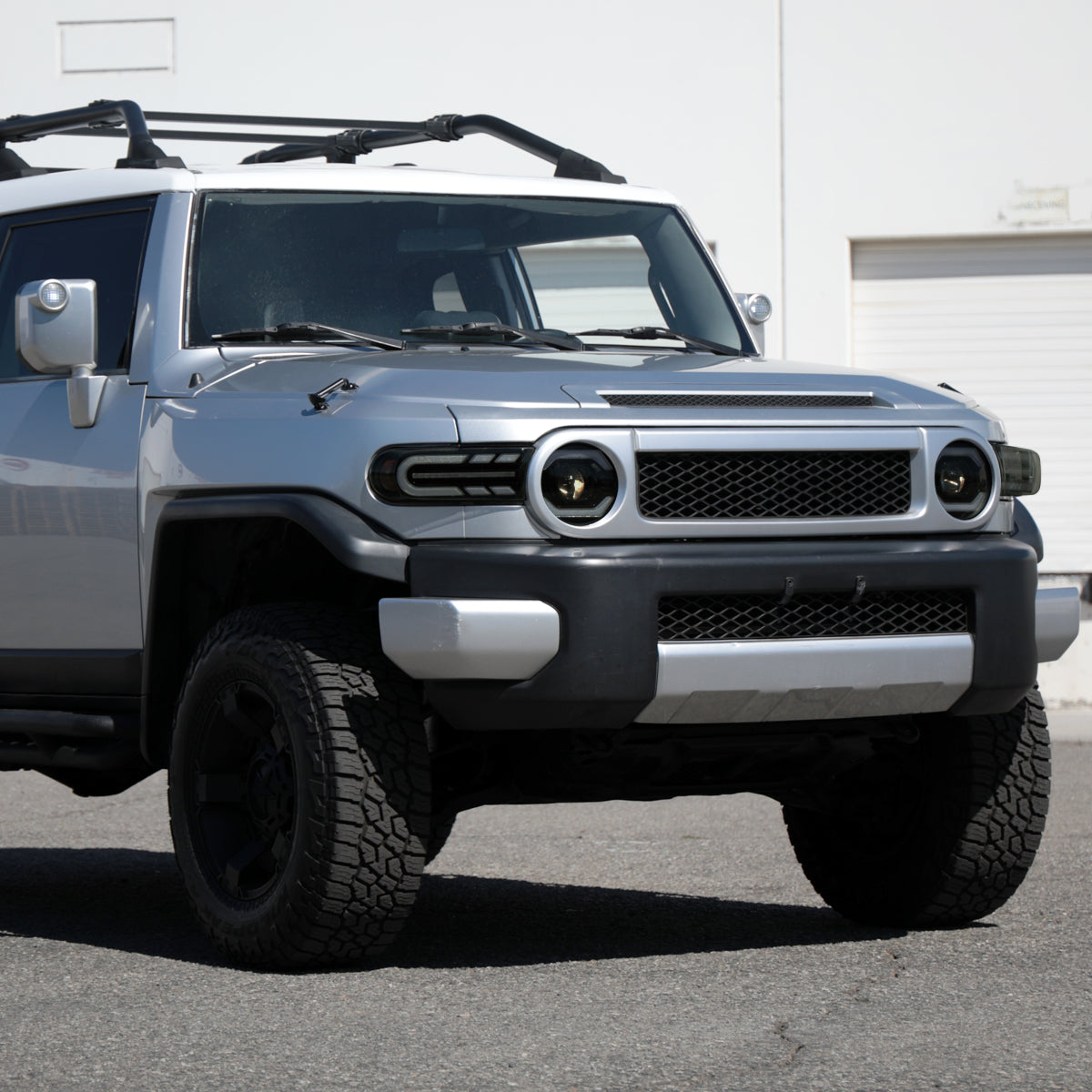 Spec-D 07-14 FJ Cruiser Headlights Sequential LED Black/Smoked Lens