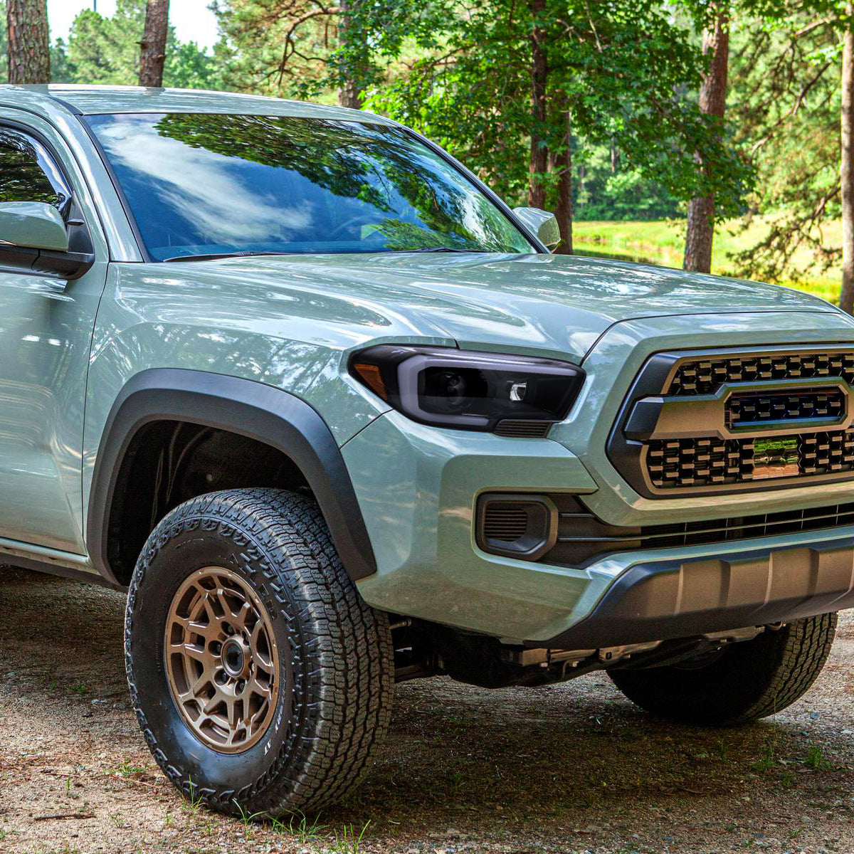 Spec-D 16-23 Toyota Tacoma Projector Headlights Glossy Black.