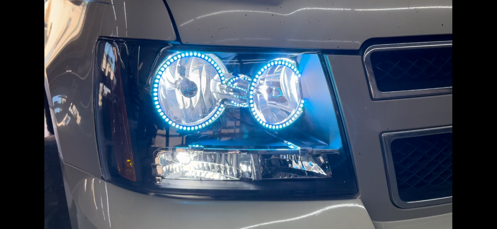 2007 - 2013 Chevy Tahoe Avalanche Headlights with RGB Color Changing Halos Pre-Built Headlights Assemby