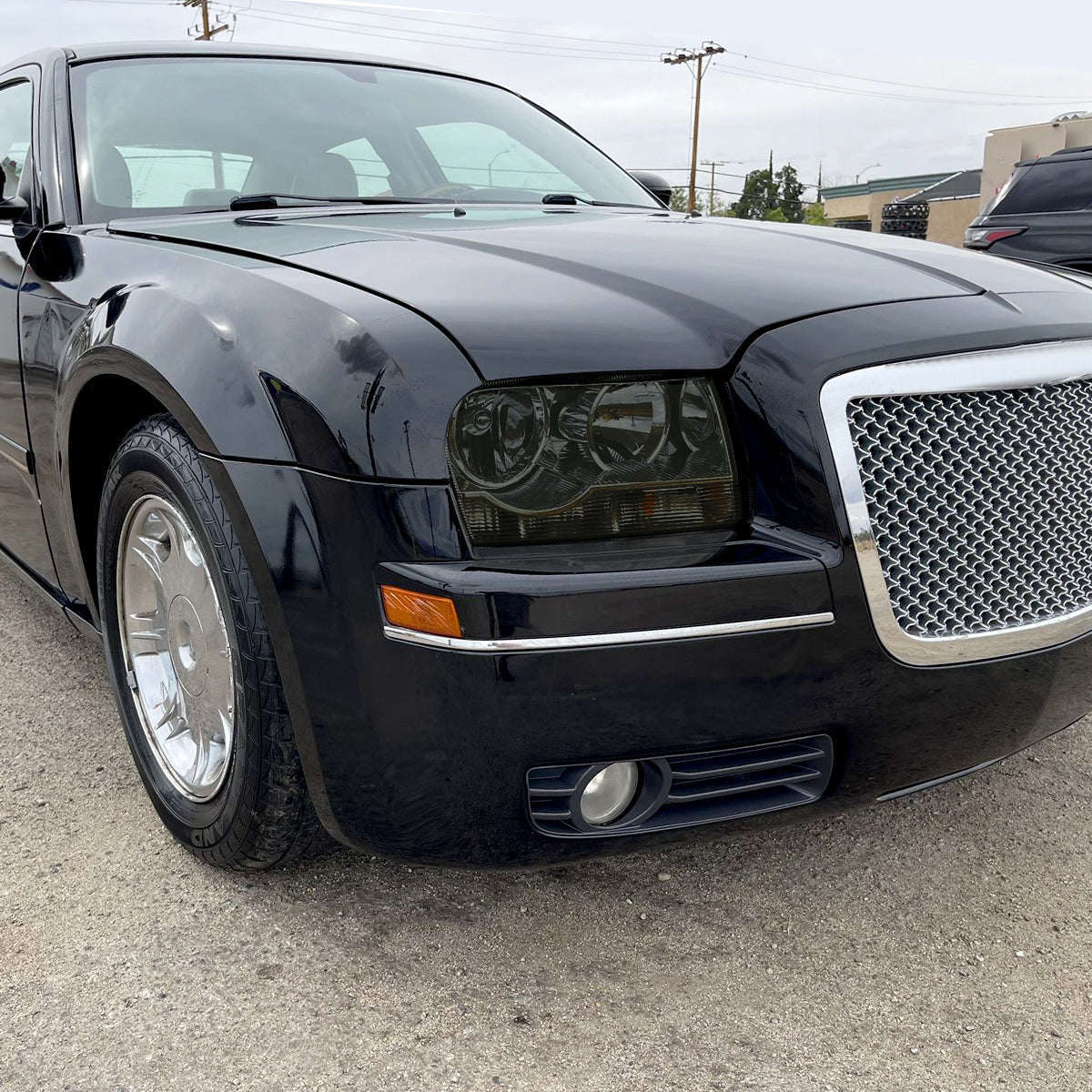 Spec-D 05-10 Chrysler 300 OE Style Chrome w Smoked Lens Headlights