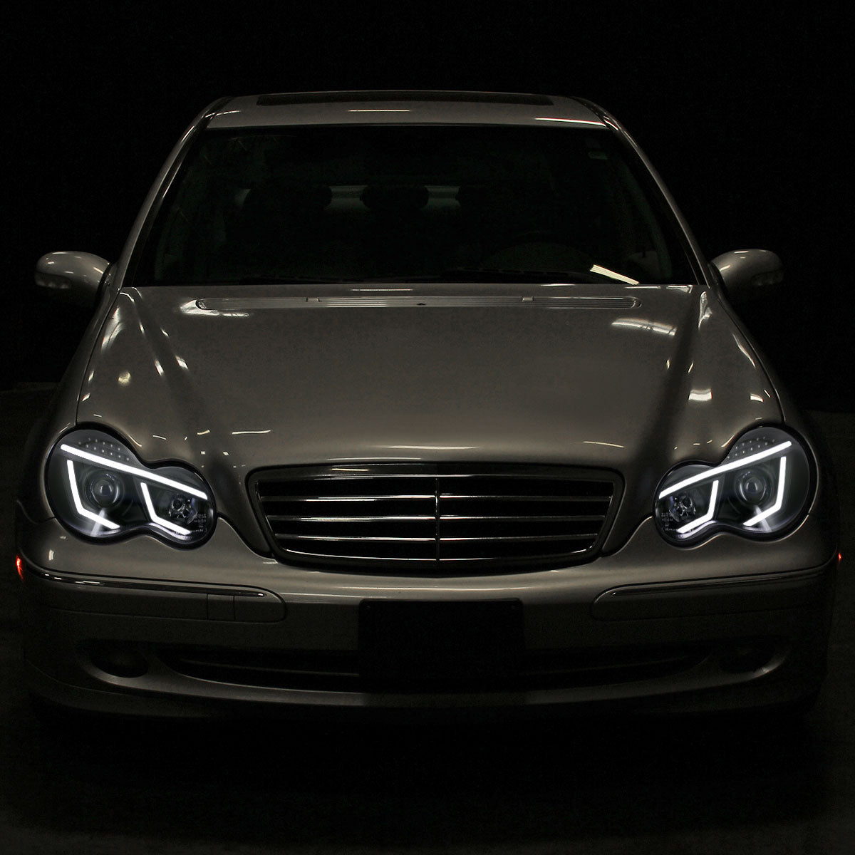Spec-D 01-07 Benz W203 C-Class 4DR Projector Headlights LED Light Bar