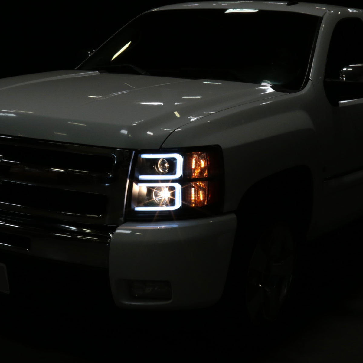 Spec-D 07-13 Chevy Silverado Projector Headlights LED Bar Smoked