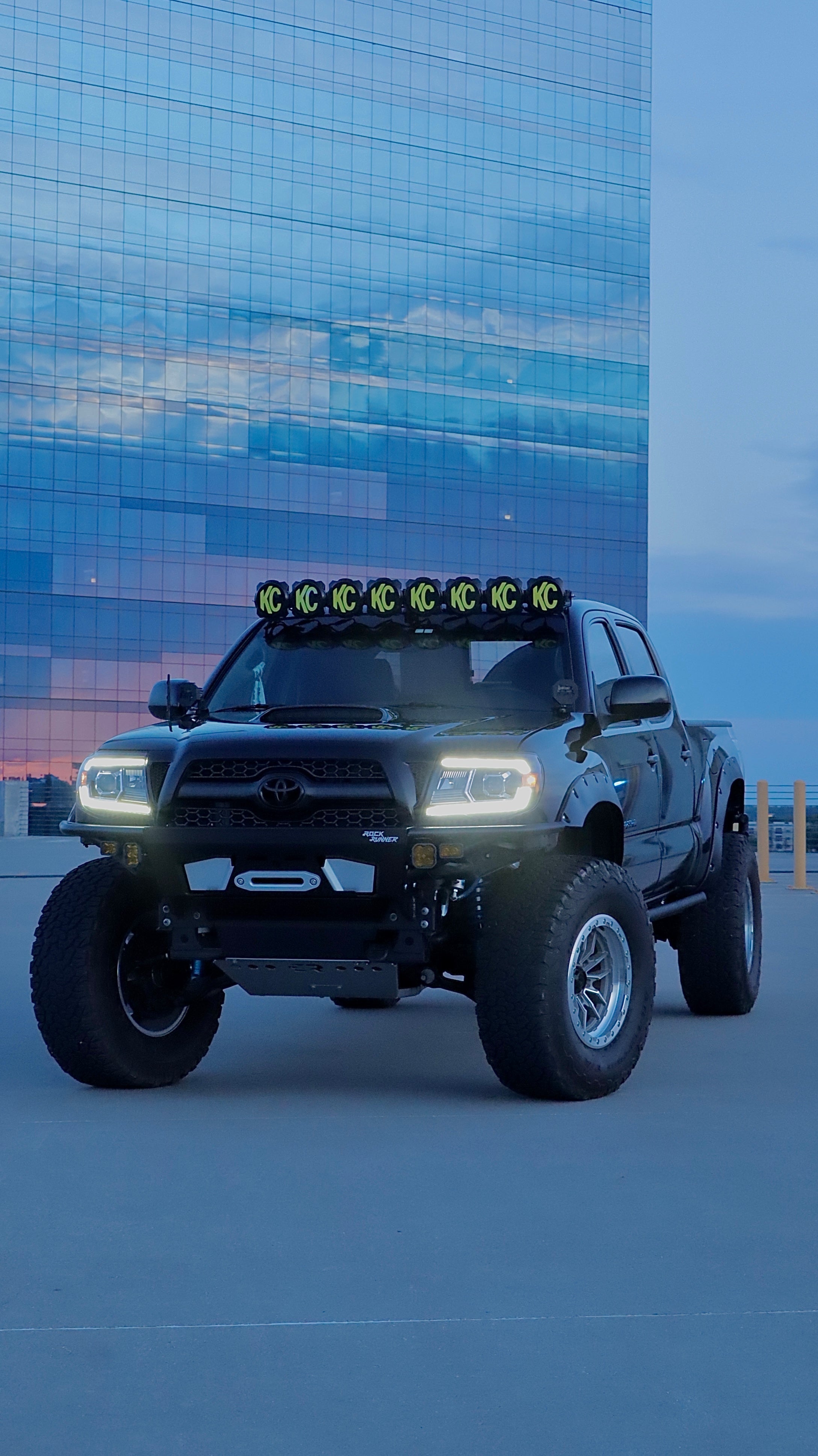 AlphaRex 05-11 Toyota Tacoma LUXX-Series LED Crystal Headlights Alpha-Black