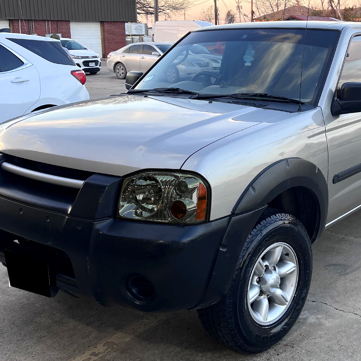 Spec-D 01-04 Nissan Frontier XE OE Style Chrome/ Smoked Headlights