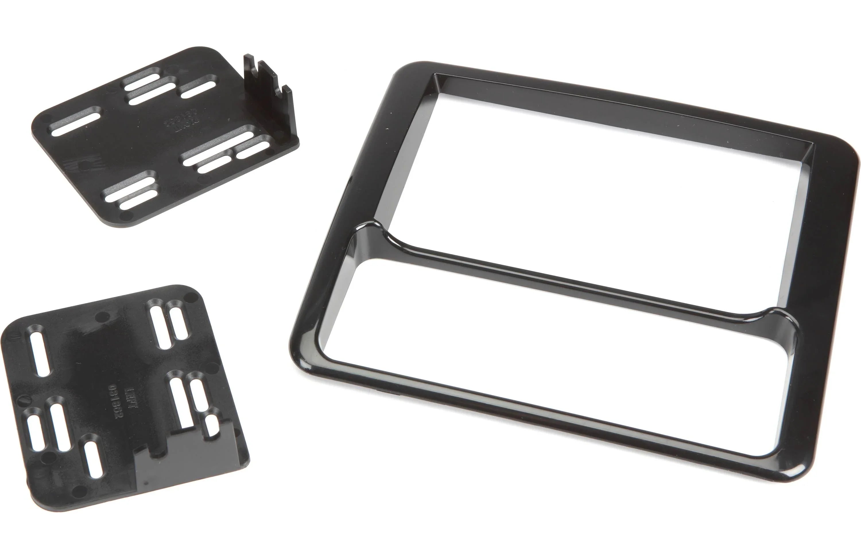 Metra 95-3027 Dash Kit Fits select 1998-2005 General Motors and Isuzu vehicles — double-DIN radios (Black)