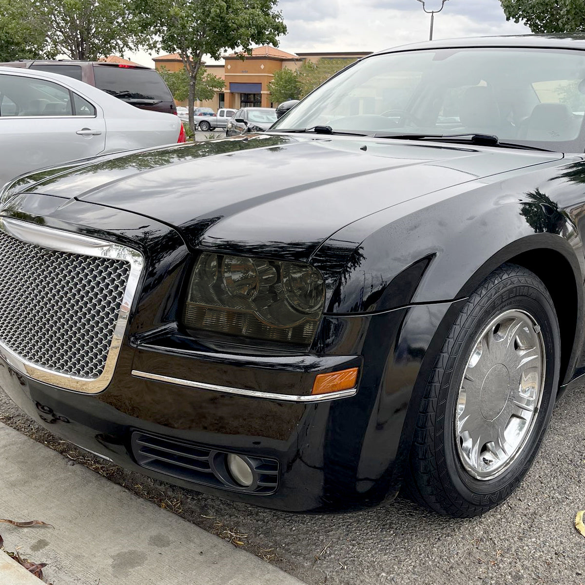 Spec-D 05-10 Chrysler 300 OE Style Chrome w Smoked Lens Headlights