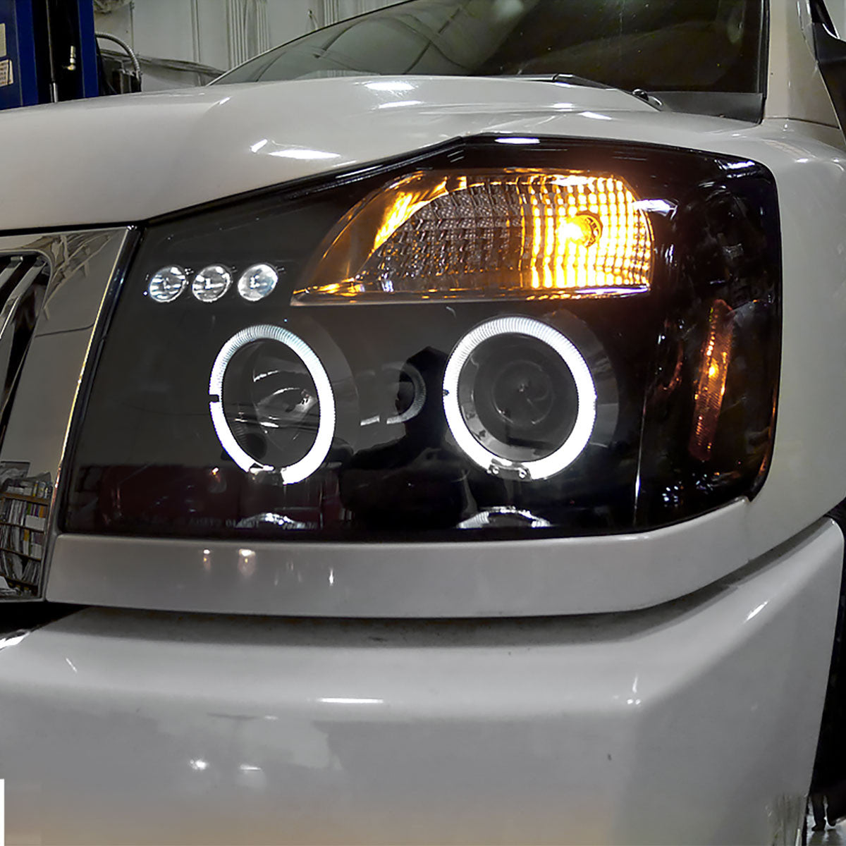 Spec-D 04-15 Nissan Titan Halo Projector Headlights Black/Smoked