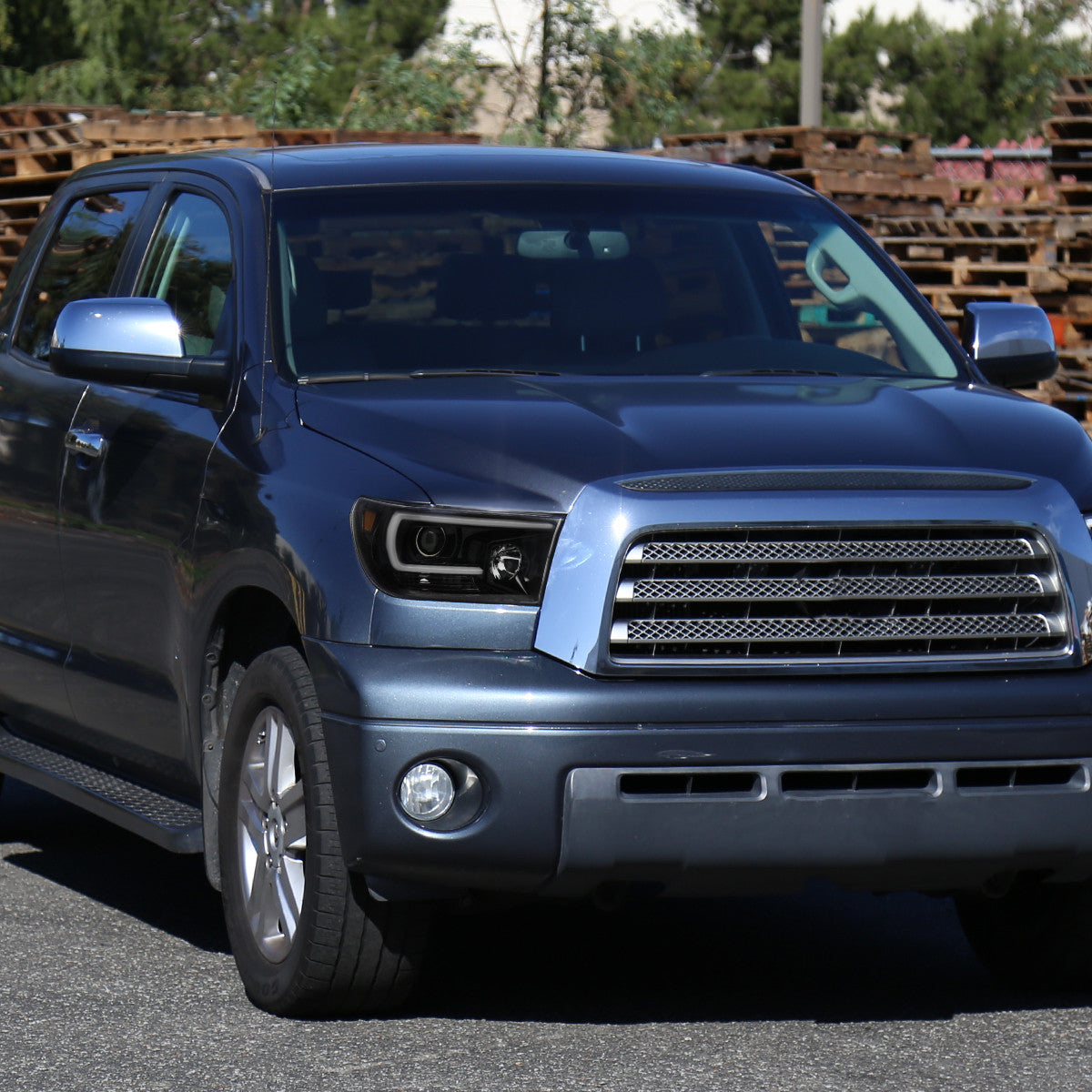 Spec-D 07-13 Tundra/08-17 Sequoia Headlights LED C-Bar Black