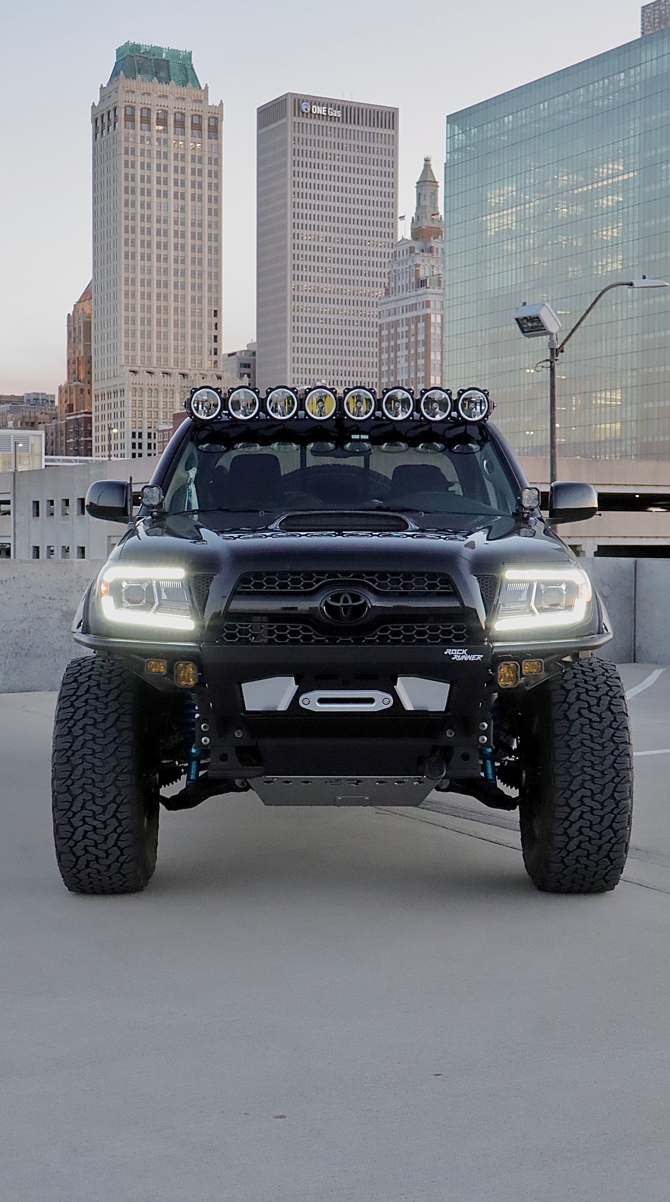 AlphaRex 05-11 Toyota Tacoma LUXX-Series LED Crystal Headlights Chrome